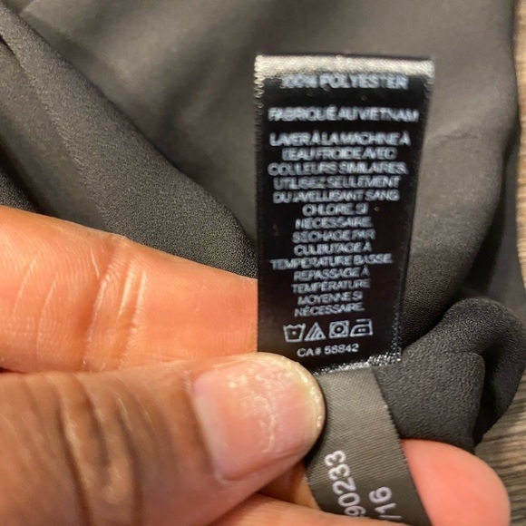 Women's Express Simple V-Neck Tank Solid Color Black Cut Out Back Size Small. - Picture 7 of 7